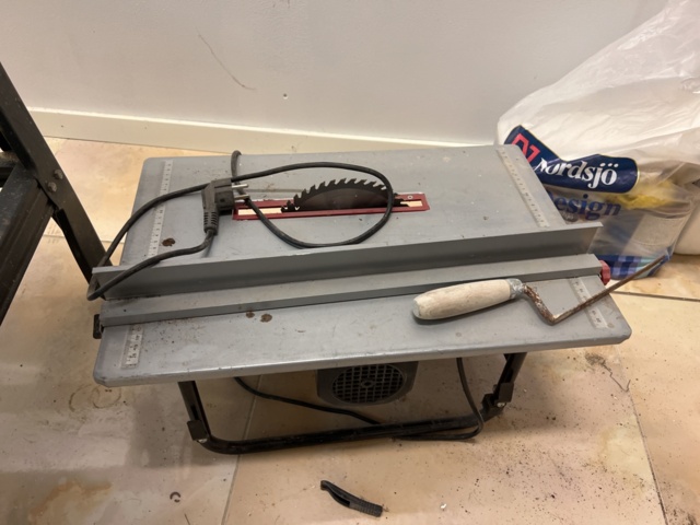 814784-6 Split saw, large and small