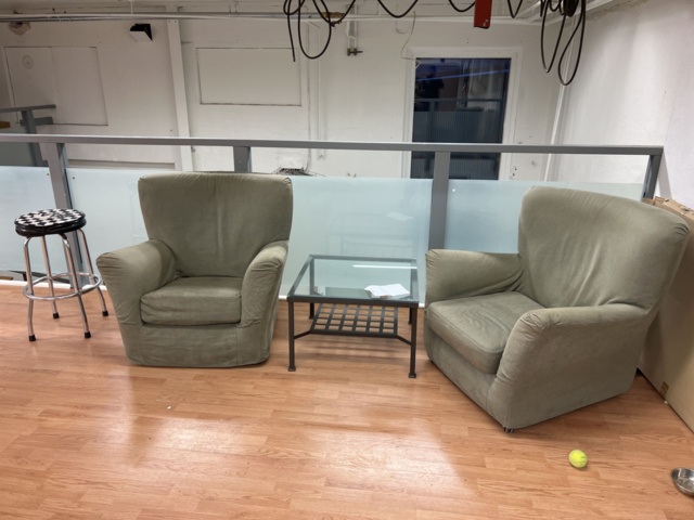 814788-10 Diverse kontorsmöbler, skrivbord, pall, arbetsstol, hyllor med mera