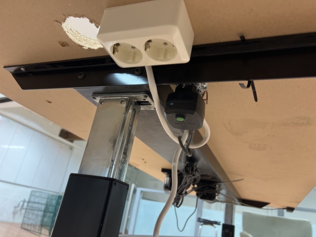 814788-13 Diverse kontorsmöbler, skrivbord, pall, arbetsstol, hyllor med mera