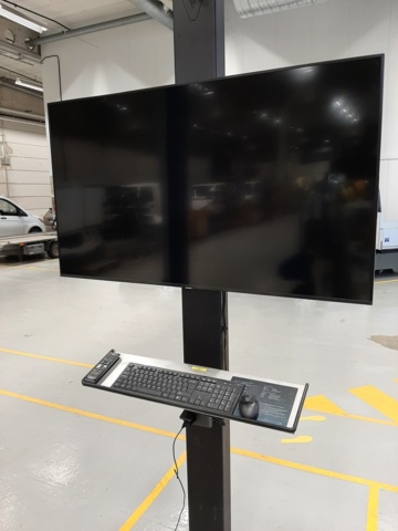 920840-2 Samsung Smart TV, 50", mouse, keyboard and PC