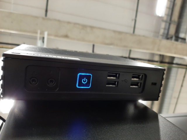 920840-11 Samsung Smart TV, 50", mouse, keyboard and PC