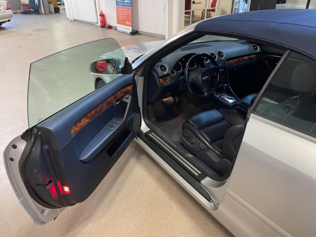 970093-35 Audi A4 Cabriolet 3.0 V6 - 2003