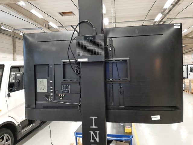 920847-4 Samsung TV, 50", mouse, keyboard and PC