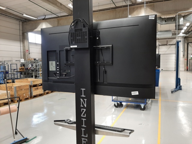 920853-3 Samsung TV, 50", mouse, keyboard and PC