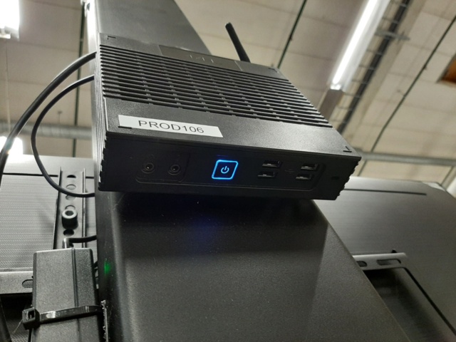 920853-7 Samsung TV, 50", mouse, keyboard and PC