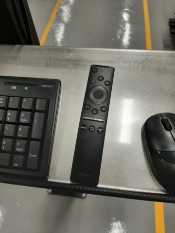 920853-10 Samsung TV, 50", mouse, keyboard and PC