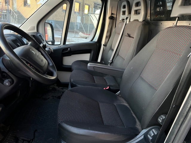 953001-8 Peugeot Boxer Van 330 2.2 HDi - 2014