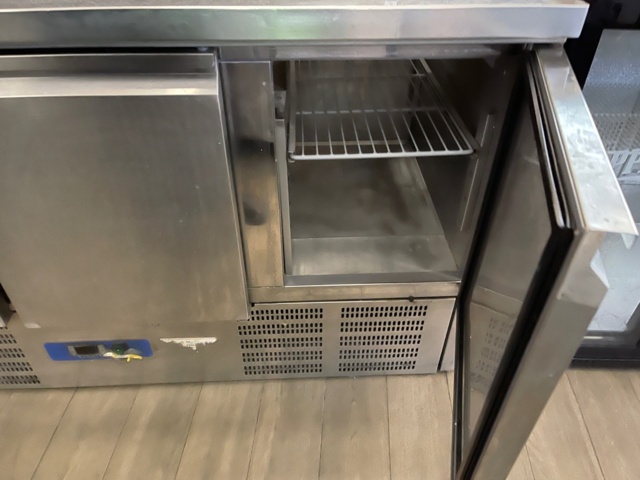 423079-3 Cold storage bench with 3 cabinets, cooling trough