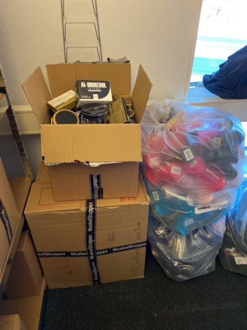 946515-30 Large batch of nutritional supplements for strength-oriented sports