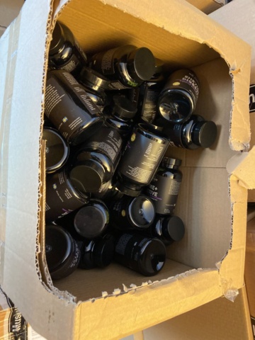 946515-190 Large batch of nutritional supplements for strength-oriented sports