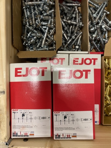 973833-2 Assortment of Concrete screws & plugs