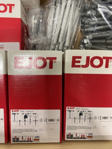 973833-5 Assortment of Concrete screws & plugs