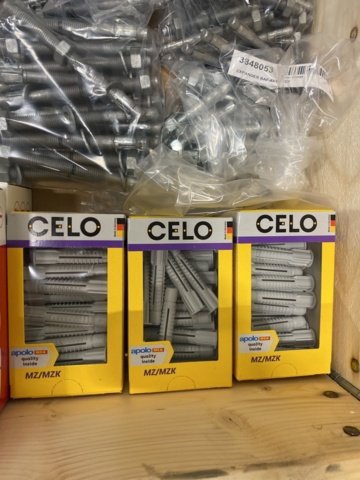 973833-6 Assortment of Concrete screws & plugs