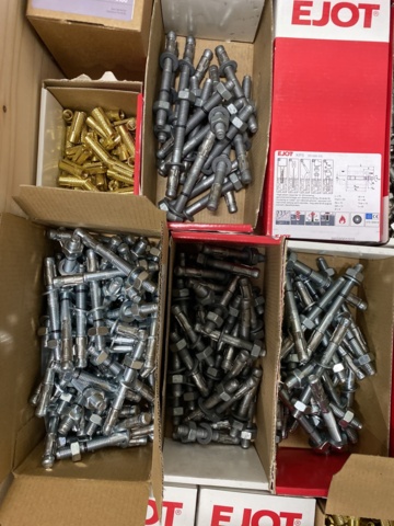 973833-7 Assortment of Concrete screws & plugs