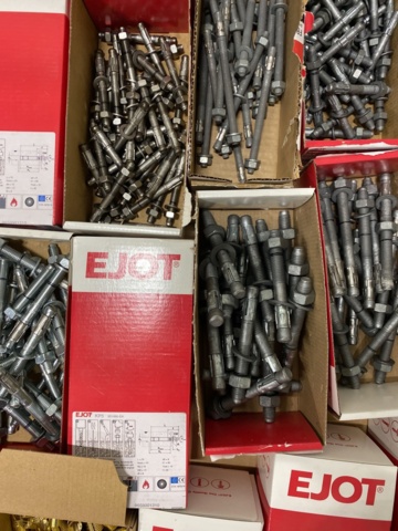 973833-8 Assortment of Concrete screws & plugs