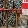 973833-9 Assortment of Concrete screws & plugs