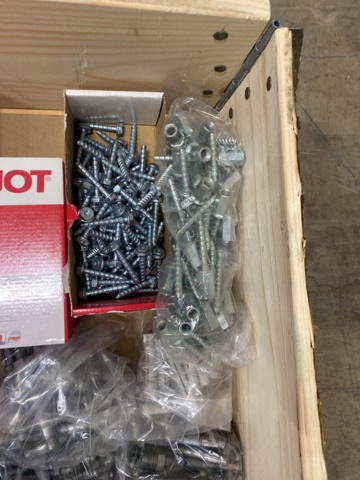 973833-12 Assortment of Concrete screws & plugs