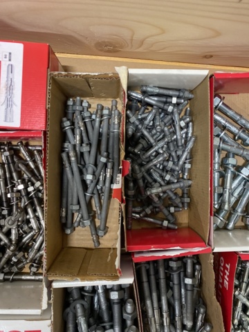973833-15 Assortment of Concrete screws & plugs