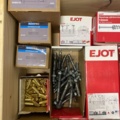 973833-17 Assortment of Concrete screws & plugs