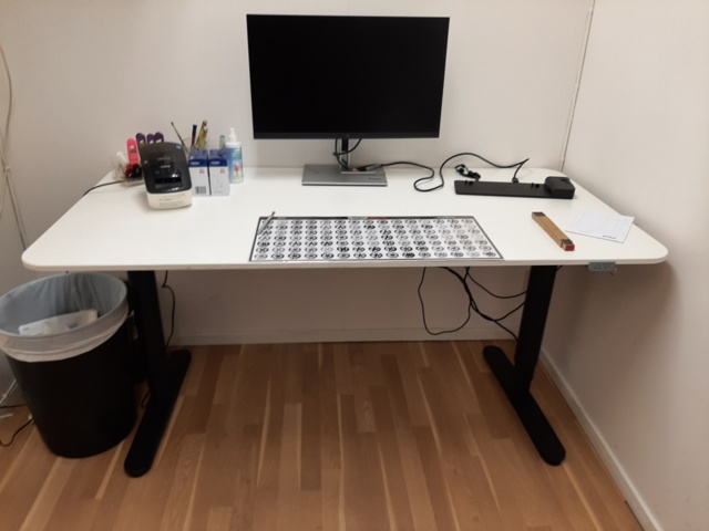 920905-3 Office furniture (elevating/lowering desk & office chairs, monitor, etc.)