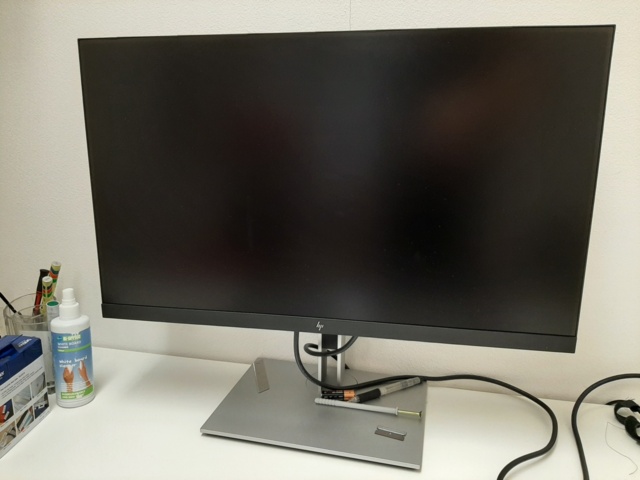 920905-5 Office furniture (elevating/lowering desk & office chairs, monitor, etc.)