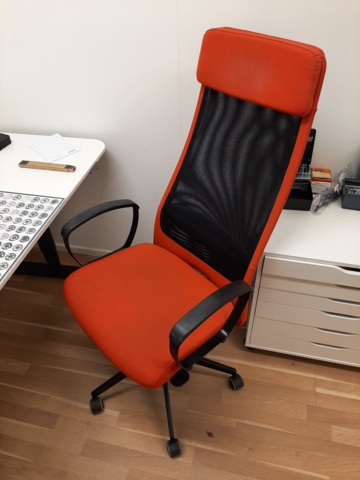 920905-8 Office furniture (elevating/lowering desk & office chairs, monitor, etc.)