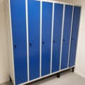920940-2 Changing room with lockable lockers and benches