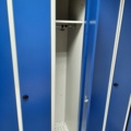 920940-3 Changing room with lockable lockers and benches