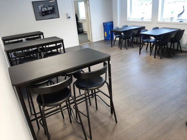 920948-1 Lunchroom furniture (tables & chairs)