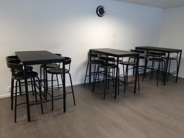 920948-2 Lunchroom furniture (tables & chairs)