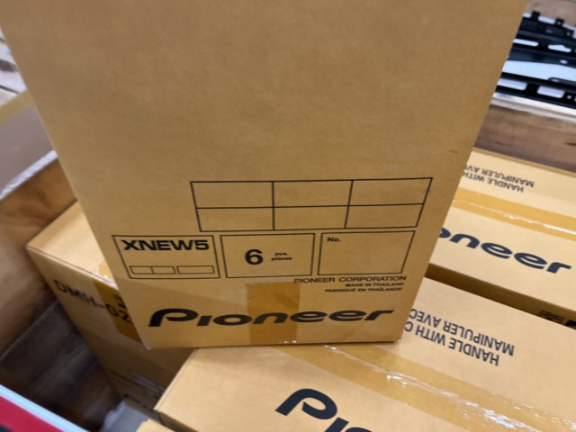 921775-6 Bluetooth car stereo Pioneer DMH-G220BT, a total of 51 units