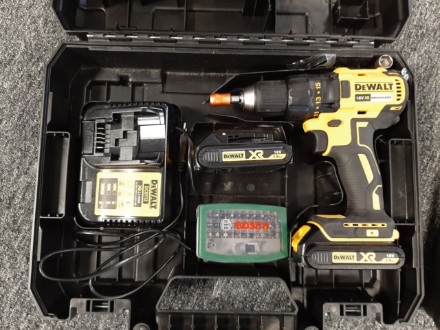 920958-1 Screwdriver, DeWalt DCD777 incl. belongings