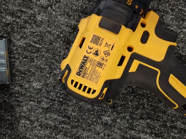 920958-3 Screwdriver, DeWalt DCD777 incl. belongings