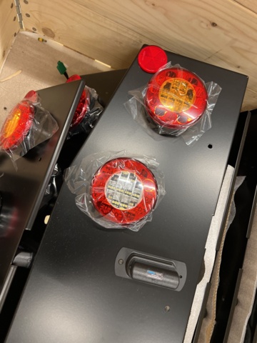 921788-1 Rear ramp with light for electric vehicles, 9 pieces