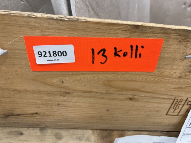 921800-25 13 pallets with various vehicle parts