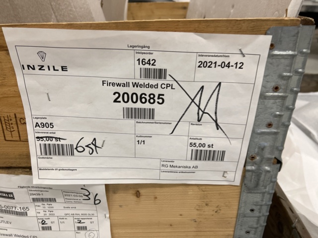 921800-15 13 pallets with various vehicle parts