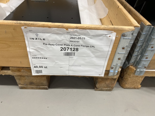 921800-18 13 pallets with various vehicle parts