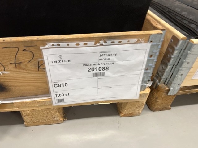 921800-19 13 pallets with various vehicle parts