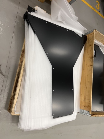 921800-5 13 pallets with various vehicle parts