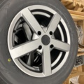 921812-6 4 pallets with tires, rims and axles