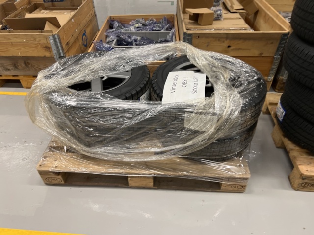 921812-7 4 pallets with tires, rims and axles