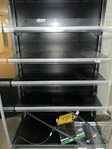 961180-4 Store fridge with roller blinds