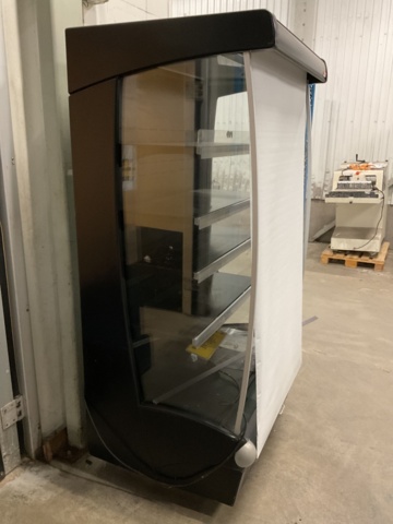 961180-6 Store fridge with roller blinds
