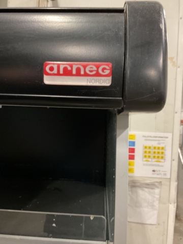 961180-8 Store fridge with roller blinds