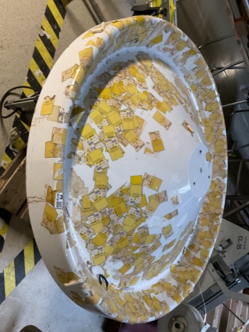 961187-3 Conveyor belt with round sorter