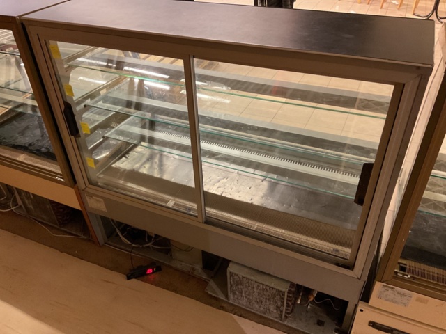 961218-11 4 cafe counters