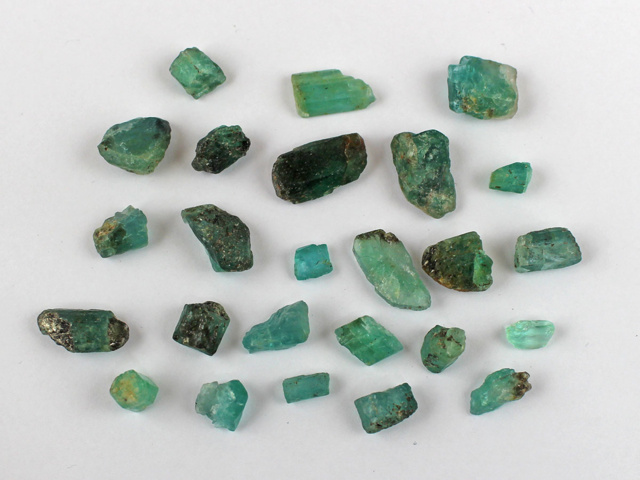 974804-1 Lot Råstenar av Smaragd / Beryll ca 62.95 ctv