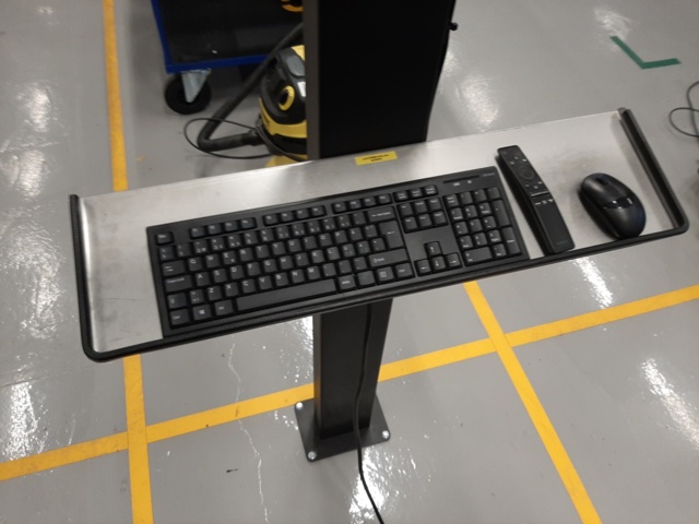 920847-9 Samsung TV, 50", mouse, keyboard and PC