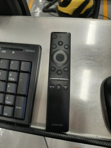 920847-10 Samsung TV, 50", mouse, keyboard and PC