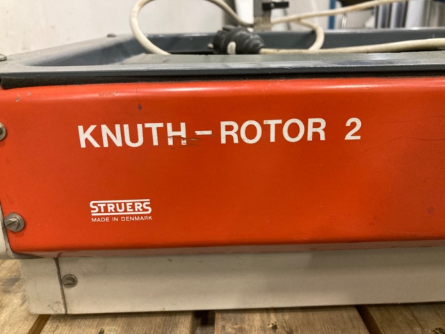 974810-4 Grinding machine Struers